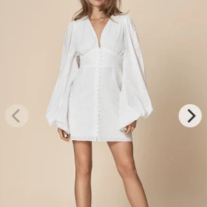 Adoore klänning - Adoore klänning i storlek 36 jätte fint skick som ny!