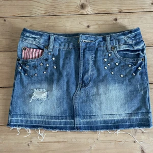 Söt minikjol  - Jättefin minikjol som är för liten för mig 💕 frakt tillkommer 