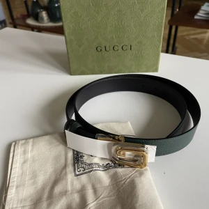Gucci Reversible belt - Gucci reversible belt with square interlocking GG buckle(Grönt/Svart)(Guld/Silver)(95) Retail:5550kr Helt nytt med tags, box och dustcover