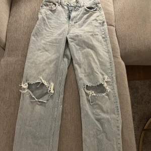 Jeans Gina  - Raka jeans från Gina. Bra i längden. Storlek 36. 