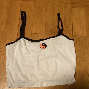 crop top med tryck  - Crop top med tryck storlek XS från H&M divided 