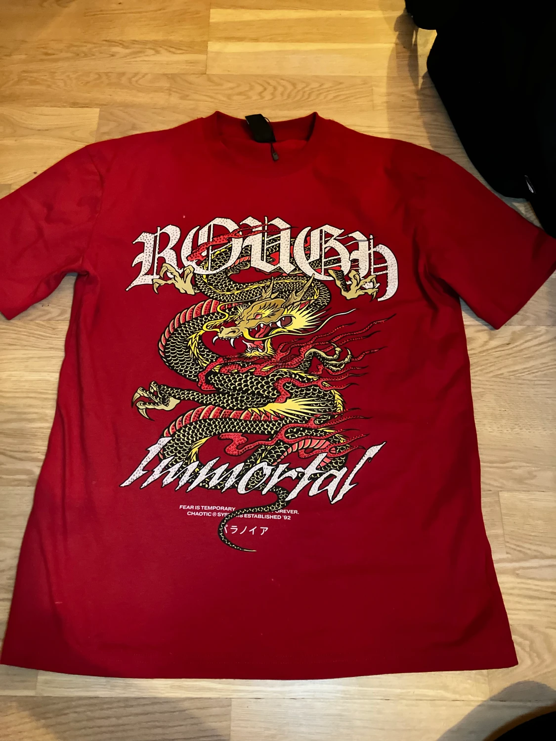 T-shirt röd med paljetter 