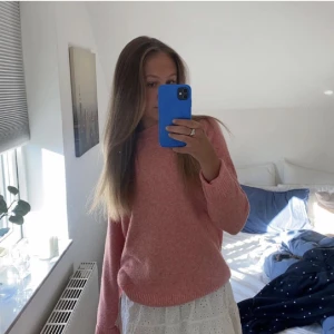Rosa stickad tröja  - Söt rosa stickad tröja från vero moda, använd 3-4 gånger💓första bilden är lånad! 