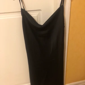 Satin klänning - Fin satinklänning från Shein