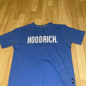 Hoodrich T-shirt (blå)