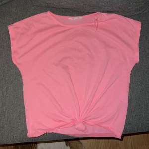 Topp - Rosa söt tröja från kappahl. Storlek 146/152 men sitter som en Xs