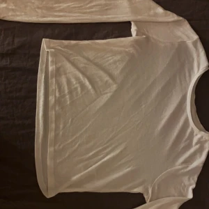 Vit tröja  - Tajt tröja från Gina tricot