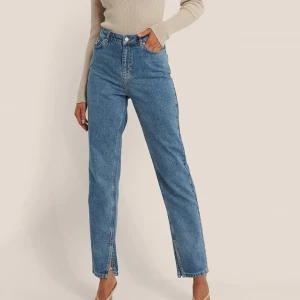 Jeans - Dessa fina jeans från nakd med en slits , använd fåtal gånger