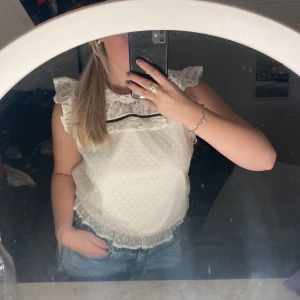 Topp - Supersöt topp ifrån Lindex, storlek 170 vilket motsvarar ca Xs/s 100kr frakt tillkommer!🤩