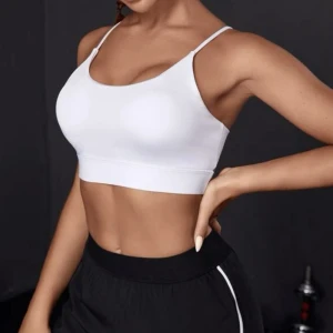 Sportbh - Sport-bh i storlek medium, bekväm i bra skick 🦋 hör av er vid frågor eller intresse 💕 spårbar frakt på 29kr tillkommer📦