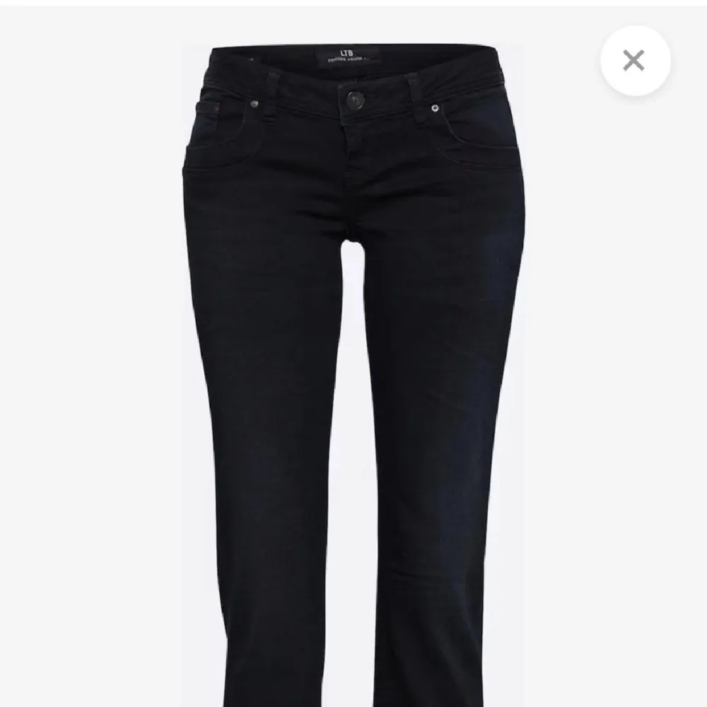 Säljer mina svarta ltb jeans i modellen valerie. I nyskick och köpte dem för 799. Kontakta privat för fler bilder❤️Köpare står för frakt. Jeans & Byxor.