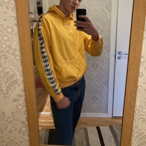 Adidas hoodie  - Storlek M, jag är 194cm tröjan är något kort för mig