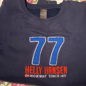 Vintage Helly Hansen crewneck  - DM för att köpa. Pris kan diskuteras. Den har några år på sig men är fortfarande i bra skick. Jag säljer den pga att den inte har kommit till användning på sistonde. 