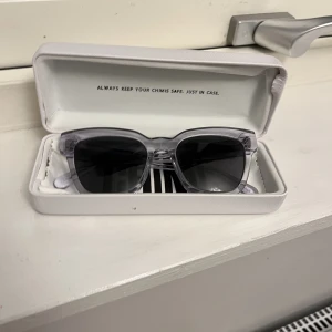 Chimi glasögon - Säljer mina gråa chimiglasögon då jag redan har två andra. Allt från original köp ingår.