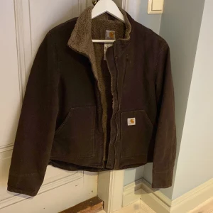 Carhartt Work jacket - Brun carhartt work jacket. Passar XS herr och M kvinnor. Nypris 2200kr