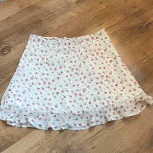 Söt kjol  - Aldrig använd, är som ny, inga fläckar💞