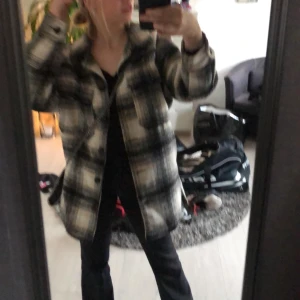 Kappa - Intresse koll på denna fina kapa. Köpt för ungefär ett är sen och knappt använd. I storlek M men passar en S då den blir lite oversized   