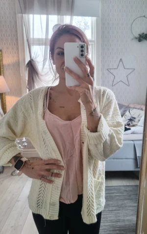 Kofta  - Gul stickad kofta i vintage stil Fint skick 