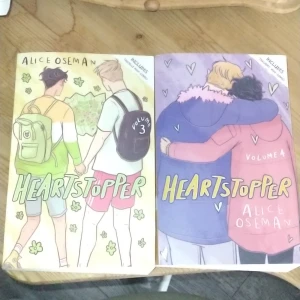 Heartstopper böcker volym 3 och 4 - Nyköpt skick (nästan orörd)