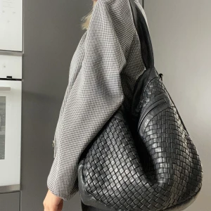 vårjacka - En tunn, rutig och stilren vårjacka