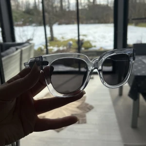 Chimi  - Väldigt sparsamt använda så inga defekter på solglasögonen! Alla saker medföljer (mer än på bilderna) Skriv privat för fler bilder eller frågor! 600 kr ex frakt ca 40 kr