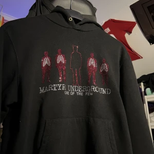 Martyr Underground hoodie - MUDG hoodie köpt på plick, säljer för att den blivit för liten:( size M