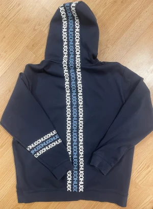 Hugo Hoodie - Hugo Hoodie i fint skick ”Mörk blå”