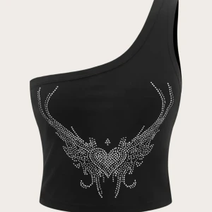 one shoulder croptop - en svart y2k crop top. med one shoulder. hjärtat är med palleter