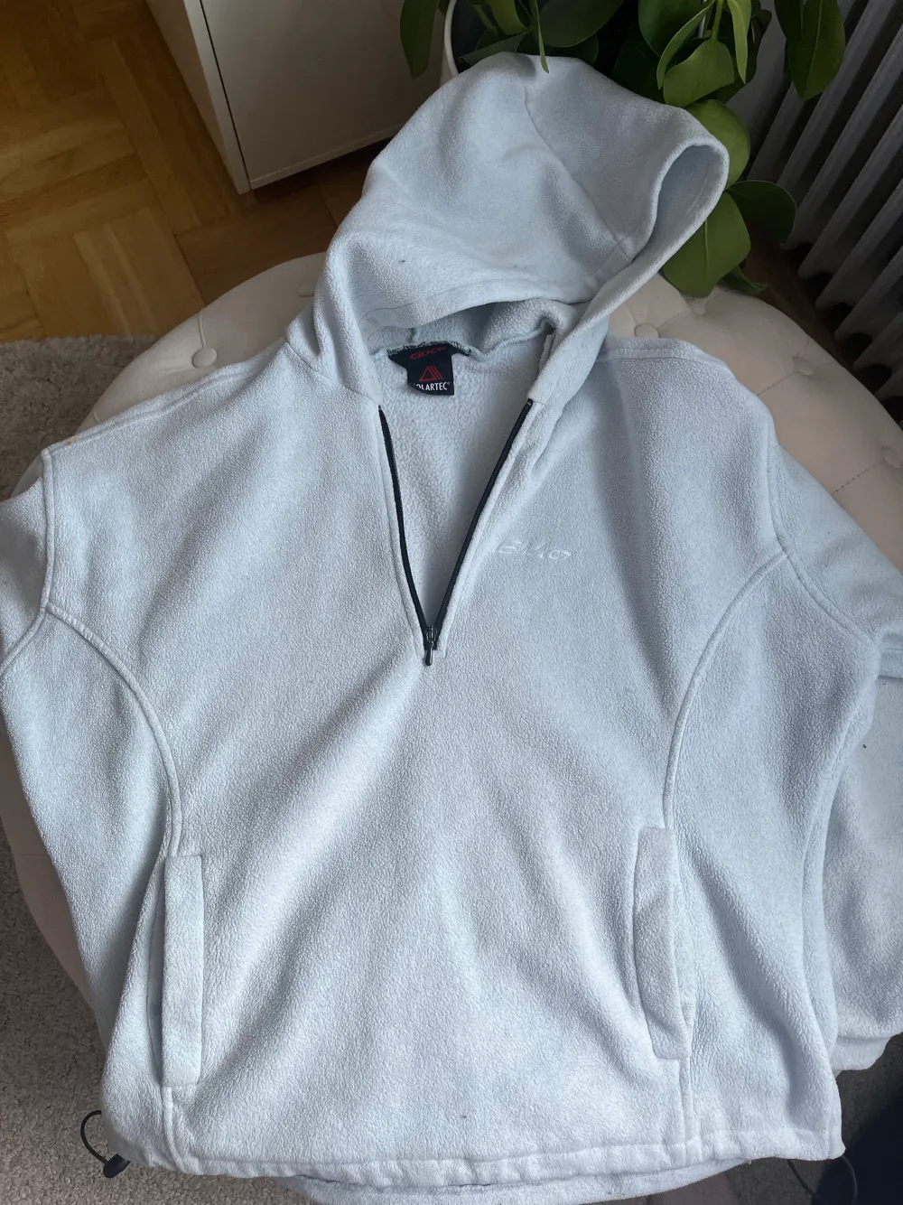 Jättevarm fleecehoodie oversized, med resår I botten if all du vill ha den mer fitted. I ljusblå. Hoodies.