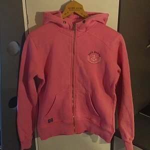 Sport hoodie  - Super skön hoodie som fungerar för både vardag och sport. NY SKICK