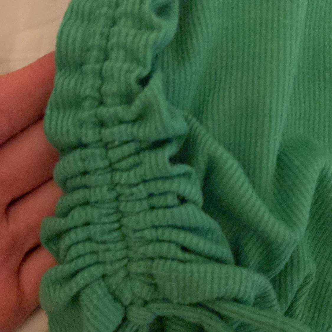 Grön tröja i storlek 146/152 men fikan även för 158/164 - 91