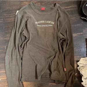 långärmad brun tröja - långärmad tröja