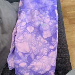 Icaniwill tights  - Rosa/lila batikmönster. Helt nya och oanvända. Stretchiga.  Står ej för postens slarv.