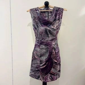 KateParis&I klänning - Använt endast en gång! Superfint kort festklänning med midjeband