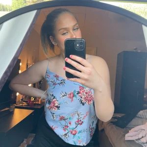 Topp med mönster - Söt topp från nelly