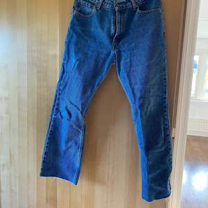Asfina jeans från Levis. Retro. Storlek W33 L32. Passar en M/L. 