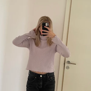 Polotröja Gina Tricot strl M (som S) - En skön och stilren polotröja från Gina Tricot. Endast använd fåtalet gånger💜