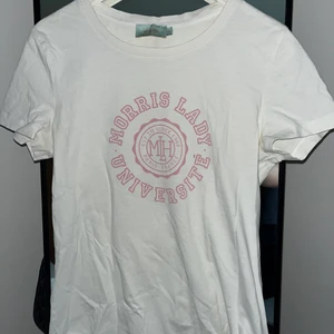Morris t-shirt stl S - Säljes precis som de andra tröjorna pga att storlek inte passar sedan länge. Enbart använd ett fåtal gånger efter inköp och sedan dess legat i min garderob. Storlek S. 
