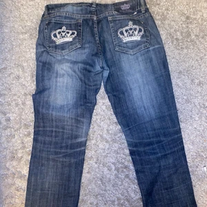 Low waisted - Hej jag säljer ett par low waisted jeans som är victoria Beckham. Dom är köpta på Plick men säljer för att dom va lite för korta på mig. Jag är 164 satt om du e runt 160 skulle dom sitta perfekt.  Om du är intresserad kom privat så kan vi skriva om det!!