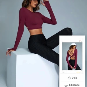 Träningströja från shein - Säljer en super snygg och skön tränings tröja i storlek S från shein 😍🤌 spårbar frakt tillkommer på 66kr!