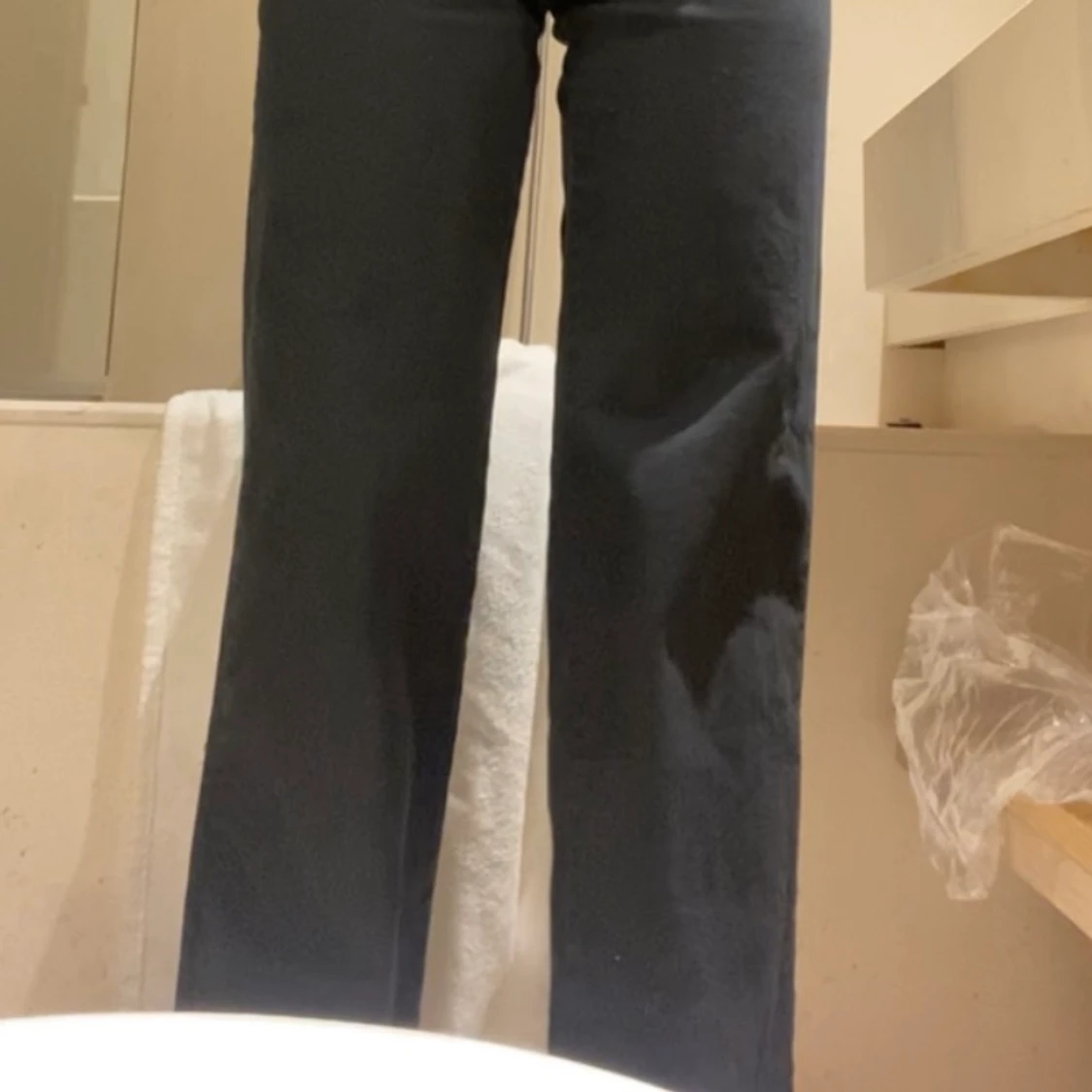 Raka byxor med fickor på rumpan. - 91