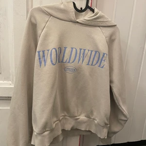 Huvtröja - Hoodie från ginatricot