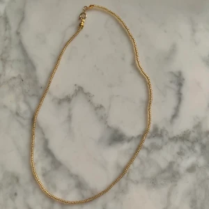Guld halsband  - Handgjort pärlhalsband 40kr /st