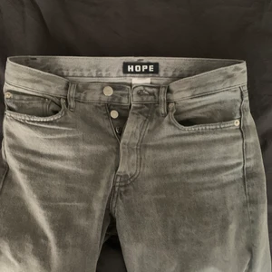 Hope rush jeans storlek 25 - Änvända ett fåtal gånger. Cond 9/10, nypris 1600. Kan gå ner i pris vid snabb affär