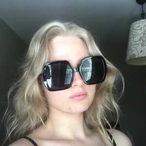 70s solglasögon  - 70 tals solglasögon från asos som är helt nya, bara använda en gång och i bra skick. Köpta för 99, köpare står för frakt!