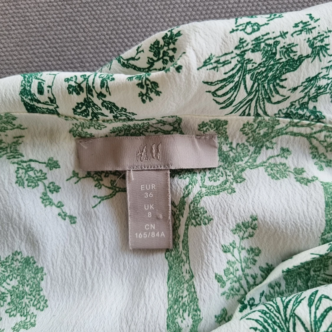 Blus från h&m med volanger - 91