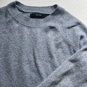 Stickad tröja - Blå stickad tröja från Vero Moda. Använd ett fåtal gånger så i väldigt bra skick!
