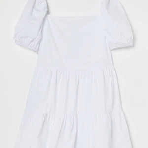 Vit sommarklänning  - Hej, säljer denna fina klänning i storlek S