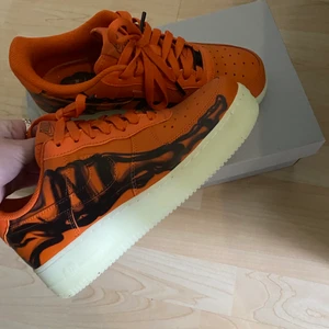 Nike af1 skeleton - Helt nya nike af1 skeleton i str 39. Enbart testade. Säljer då dem inte passade mig.