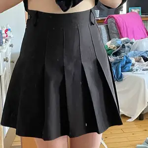 Jättefin kjol som tyvärr är lite för kort för mig, endast blivit använd ett fåtal gånger. Skriv för fler bilder eller frågor 💗
